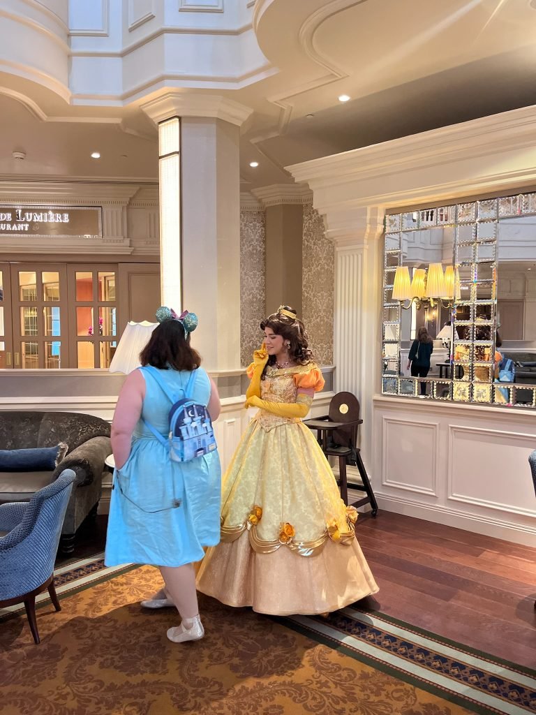 Sam meeting Belle in the Rotunda of one of the Disneyland Paris Hotels, the Disneyland Hotel — a spontaneous character encounter