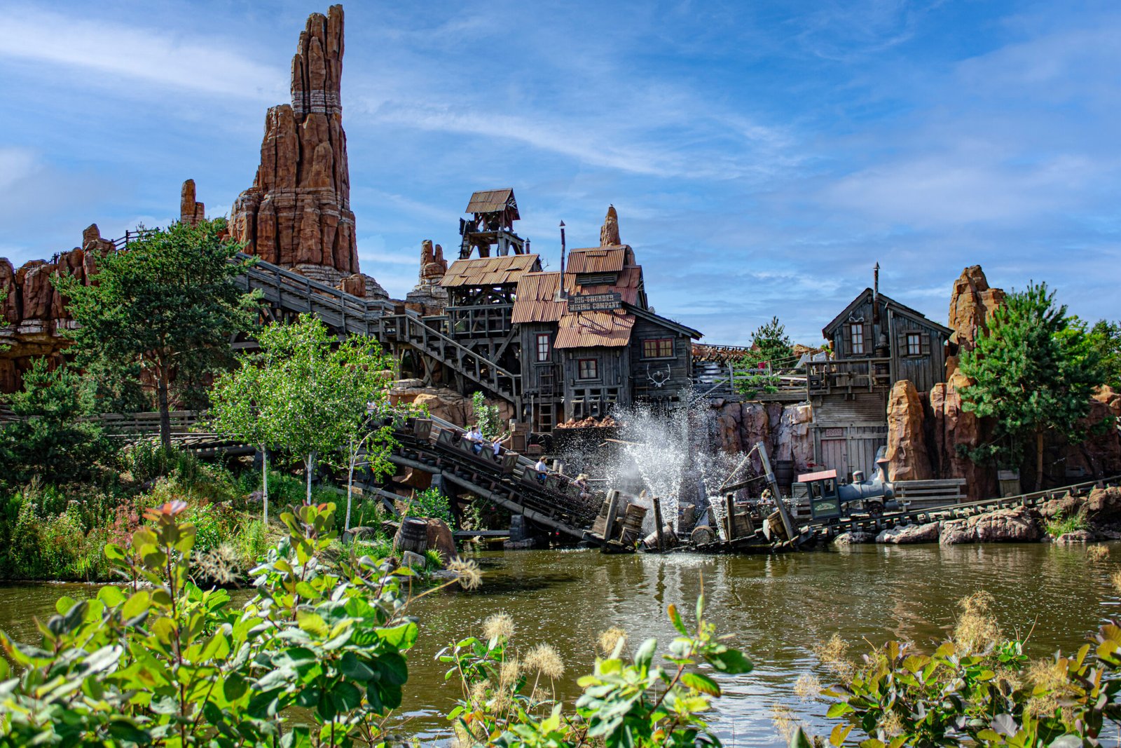Book Disneyland Paris: Insider Guide You Need To Read 2025